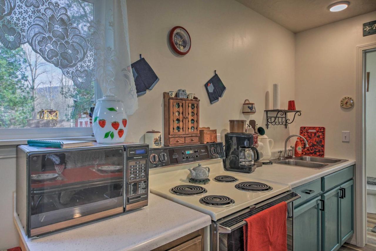 Pet-Friendly Libby Cottage With Mountain Views! Exterior photo